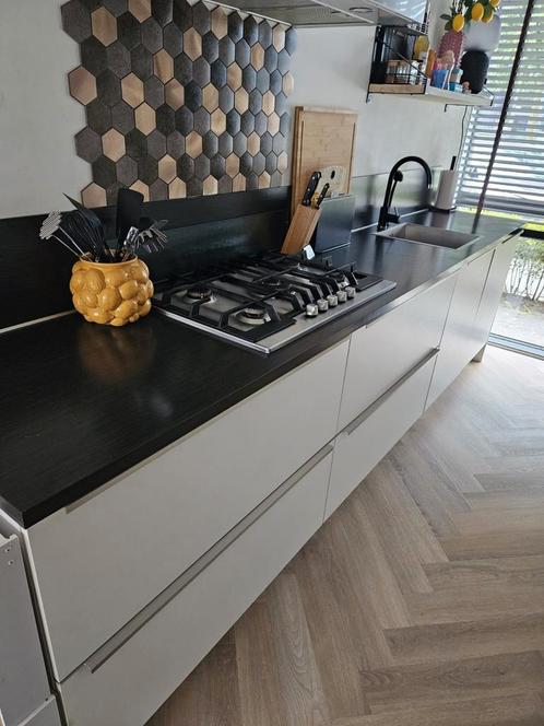 Complete parallelle keuken met inbouwapparatuur, Huis en Inrichting, Keuken | Complete keukens, Gebruikt, Ophalen