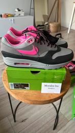Nike Air Max 1 HUF Pink Pow (2024) EU 44 nieuw, Ophalen of Verzenden, Nieuw, Overige kleuren