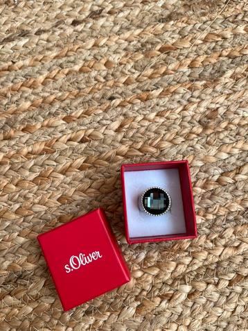  Nieuwe Ring S. Oliver, mt 17, antracietkleurige steen, mt beschikbaar voor biedingen
