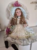 Antieke Porseleinen Pop met Hoed en Krullen, Ophalen, Zo goed als nieuw, Overige typen