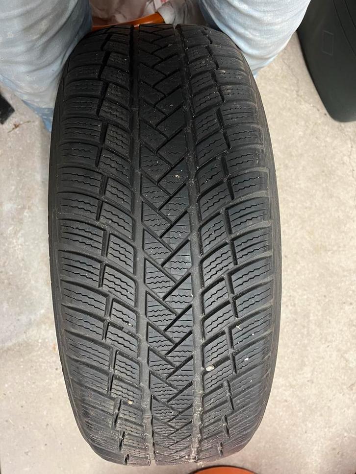 Winterbanden Renault Captur - Weinig gebruikt!, Auto-onderdelen, Banden en Velgen, Band(en), Winterbanden, 17 inch, 205 mm, Personenwagen