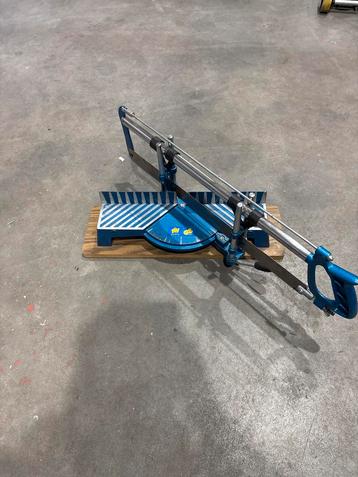 Verstekzaag in Prima Staat beschikbaar voor biedingen