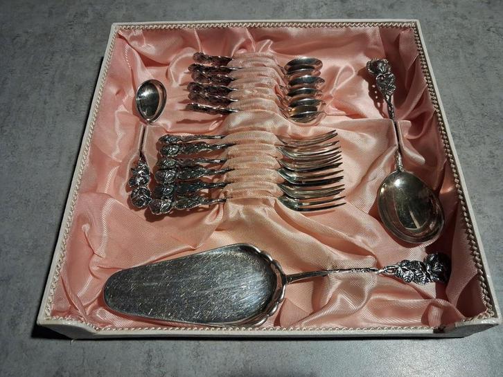 Hildesheimer Rose verzilverde bestekset compleet, Huis en Inrichting, Keuken | Bestek, Gebruikt, Bestekset, Zilver, Ophalen of Verzenden