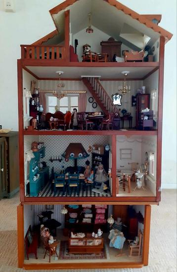 Vintage Poppenhuis met Inrichting beschikbaar voor biedingen