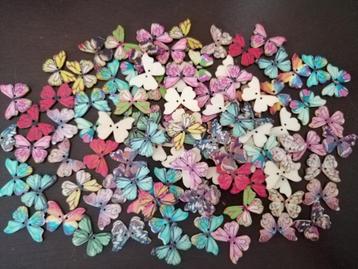 Houten knoopjes, vlinders beschikbaar voor biedingen