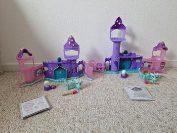 2 Magic mixies kastelen met bijbehorende accessoires  beschikbaar voor biedingen