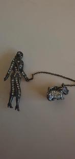 Lady Walking A Dog Broche zilver, Ophalen of Verzenden