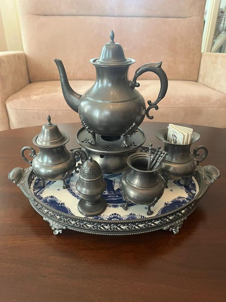 Zilvertin Koffie/Theeservies met Delfsblauw Dienblad, Antiek en Kunst, Antiek | Tin, Ophalen