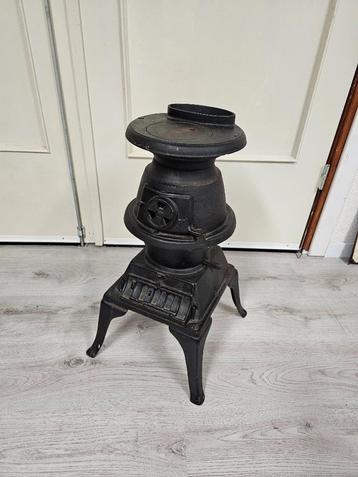 Antieke gietijzeren potkachel voor €50,-! beschikbaar voor biedingen