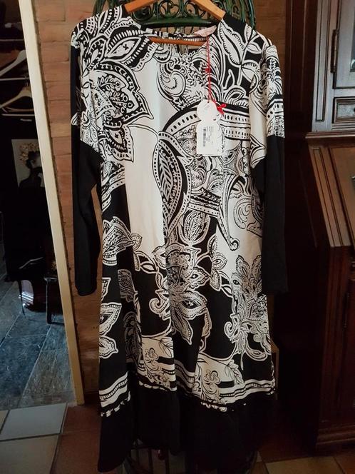 Jurk van het merk Sophia Curvy.  Maat S. (44/46), Kleding | Dames, Grote Maten, Nieuw, Jurk, Zwart, Ophalen of Verzenden