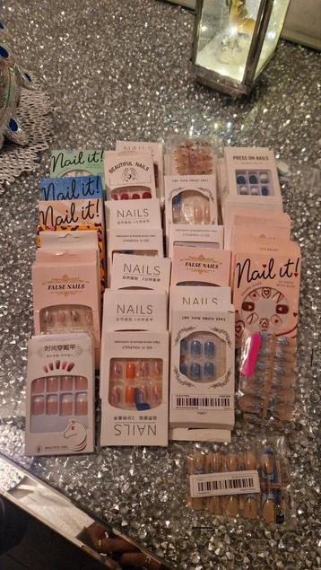 Kunstnagels Set beschikbaar voor biedingen
