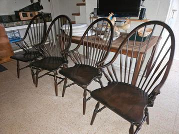 4 Eetkamerstoelen met Leuning & Kussens beschikbaar voor biedingen