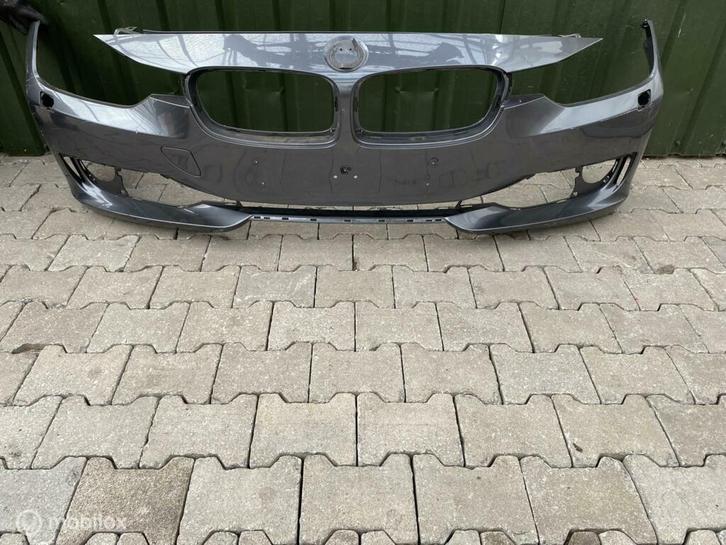 Voorbumper bmw 3 serie f30 f31 lci sport  51117279693, Auto-onderdelen, Carrosserie en Plaatwerk, Bumper, Voor, Gebruikt, Ophalen of Verzenden