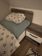 Bed 90x200 cm met nachtkastje van leenbakker, Ophalen, Zo goed als nieuw, Eenpersoons
