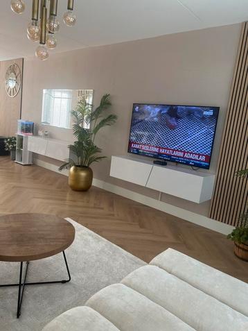 Tv kast dressoir beschikbaar voor biedingen