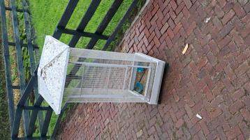 Vogelkooi ca. 180 cm hoog beschikbaar voor biedingen