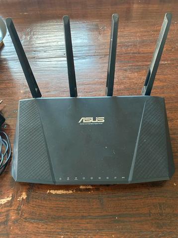 Gebruikte Router - 4 jaar oud beschikbaar voor biedingen