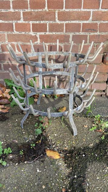 Brocant Frans pinnenrek beschikbaar voor biedingen