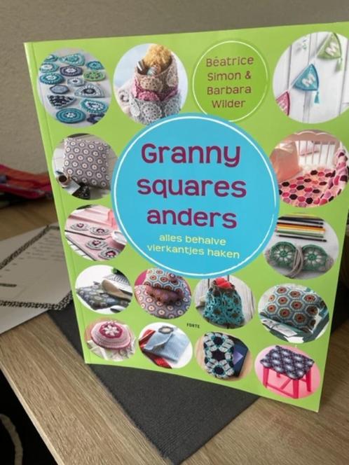 Granny squares anders,, Hobby en Vrije tijd, Breien en Haken, Zo goed als nieuw, Haken, Patroon of Boek, Ophalen of Verzenden