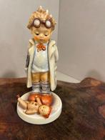 Hummeltje / Hummelfiguur 127 poppendokter, Verzamelen, Beelden en Beeldjes, Ophalen of Verzenden, Zo goed als nieuw
