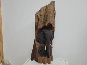 handgemaakte houten olifant met kalf beschikbaar voor biedingen