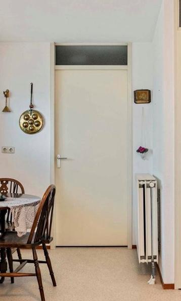 Brandvertragende opdekdeur met kozijn, gratis beschikbaar voor biedingen