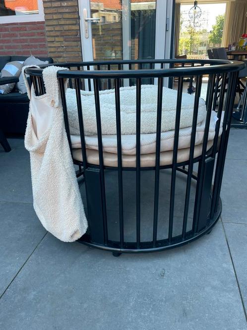 Zwarte ronde box en accesoires, Kinderen en Baby's, Boxen, Zo goed als nieuw, Rond, Ophalen of Verzenden