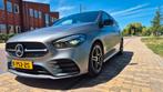 ​Mercedes B180 AMG  | DESIGNO MATGRIJS | Pano | VOL OPTIES, 136 pk, Zwart, 700 kg, Origineel Nederlands