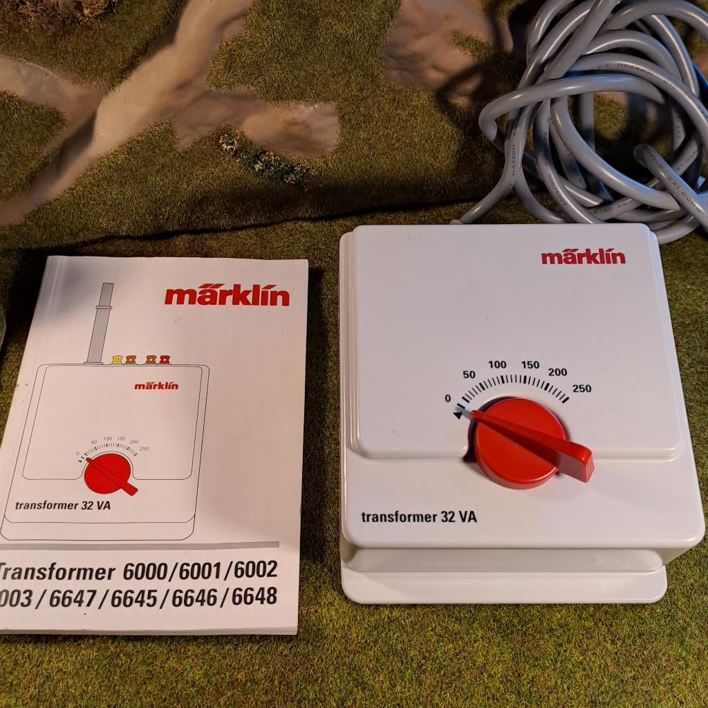 Marklin 32VA trafo 6647 met boekje, Hobby en Vrije tijd, Modeltreinen | H0, Gebruikt, Ophalen of Verzenden, Märklin, Transformator of Voeding
