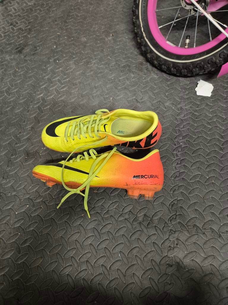 Gele Nike Mercurial voetbalschoenen maat 40, Sport en Fitness, Voetbal, Maat XS of kleiner, Ophalen of Verzenden, Schoenen