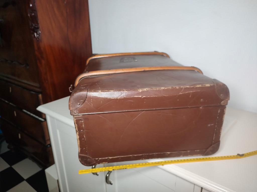 K655 Hutkoffer / koffer jaren 30 met hout in goede staat, Gebruikt, Hard kunststof, Onbekend, Minder dan 50 cm
