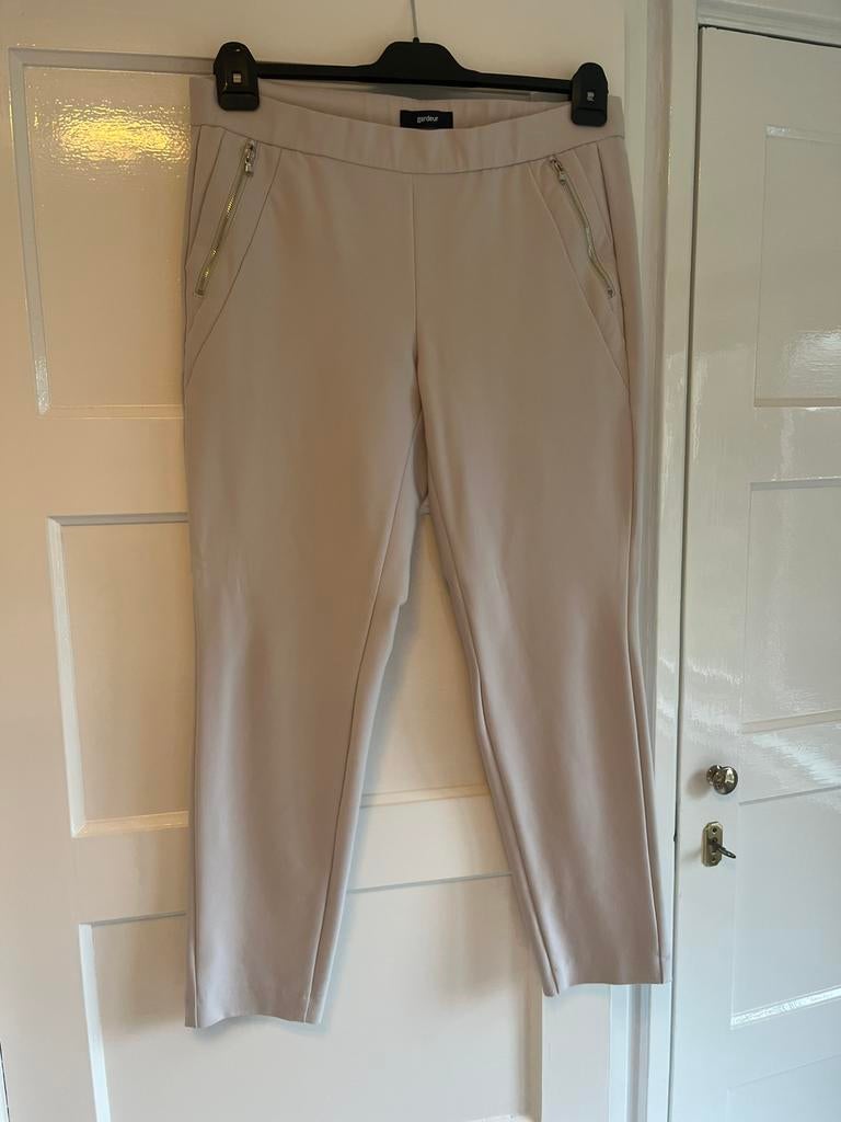 Mooie Gardeur broek maat 44 model Zene 28 zonder sluiting, Kleding | Dames, Broeken en Pantalons, Beige, Maat 42/44 (L), Ophalen of Verzenden