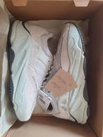 Yeezy 700 Salt, Overige kleuren, Nieuw, Ophalen of Verzenden, Adidas Yeezy