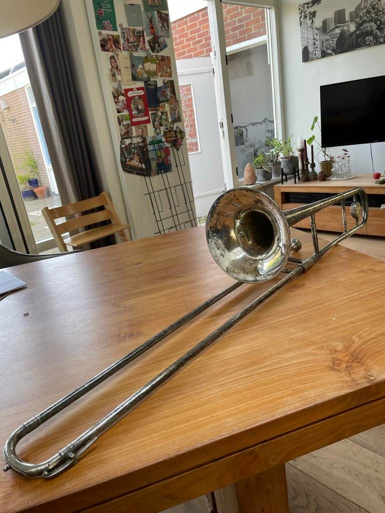 Verzilverde C-trombone met mondstuk en koffer, Ophalen of Verzenden, Gebruikt, Overige typen, Met koffer