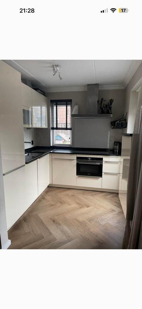 Moderne hoekkeuken, siemens apparatuur, Huis en Inrichting, Keuken | Complete keukens, Ophalen, Zo goed als nieuw, Wit