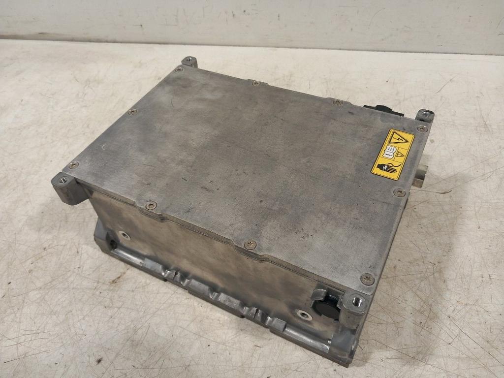 Acculader Mercedes-Benz C-Klasse, Onderdelen@venauto.nl, Van der Ven Autorecycling B.V., Gebruikt, Ettenseweg 76, 4706 PB Roosendaal, The Netherlands