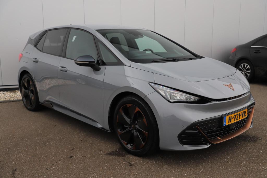 CUPRA Born Performance One 62 kWh All-Season Banden Carplay, Auto's, Cupra, Automaat, Achterwielaandrijving, Gebruikt, Zwart