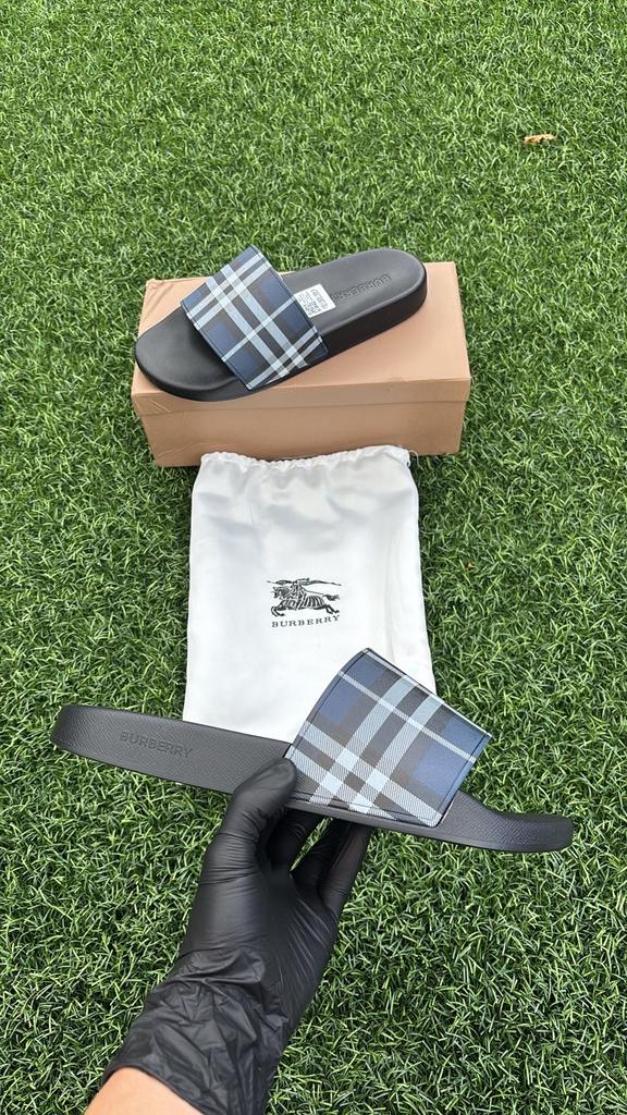 Burberry Slippers - Maat 41 - 42 - 43, Kleding | Heren, Schoenen, Slippers, Zwart, Nieuw, Ophalen of Verzenden