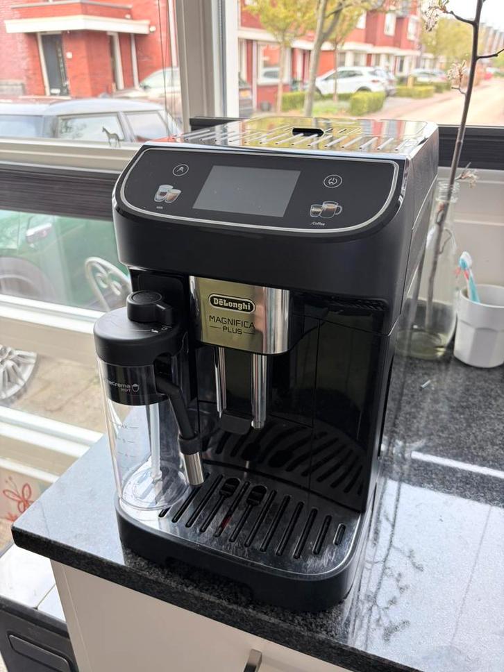 Delonghi Magnifica Plus ECAM320.60.B, Witgoed en Apparatuur, Koffiezetapparaten, Zo goed als nieuw, Gemalen koffie, Koffiebonen
