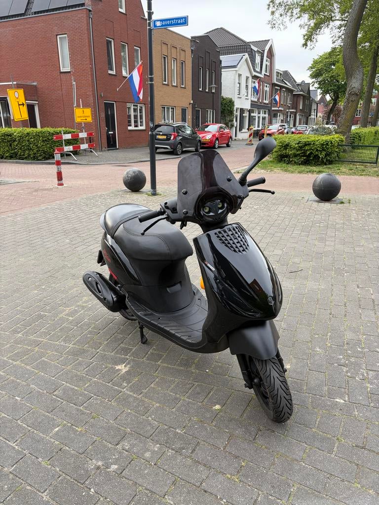 Piaggio Zip 4-takt, Fietsen en Brommers, Scooters | Piaggio, Gebruikt, Zip, Maximaal 45 km/u, Benzine, Ophalen