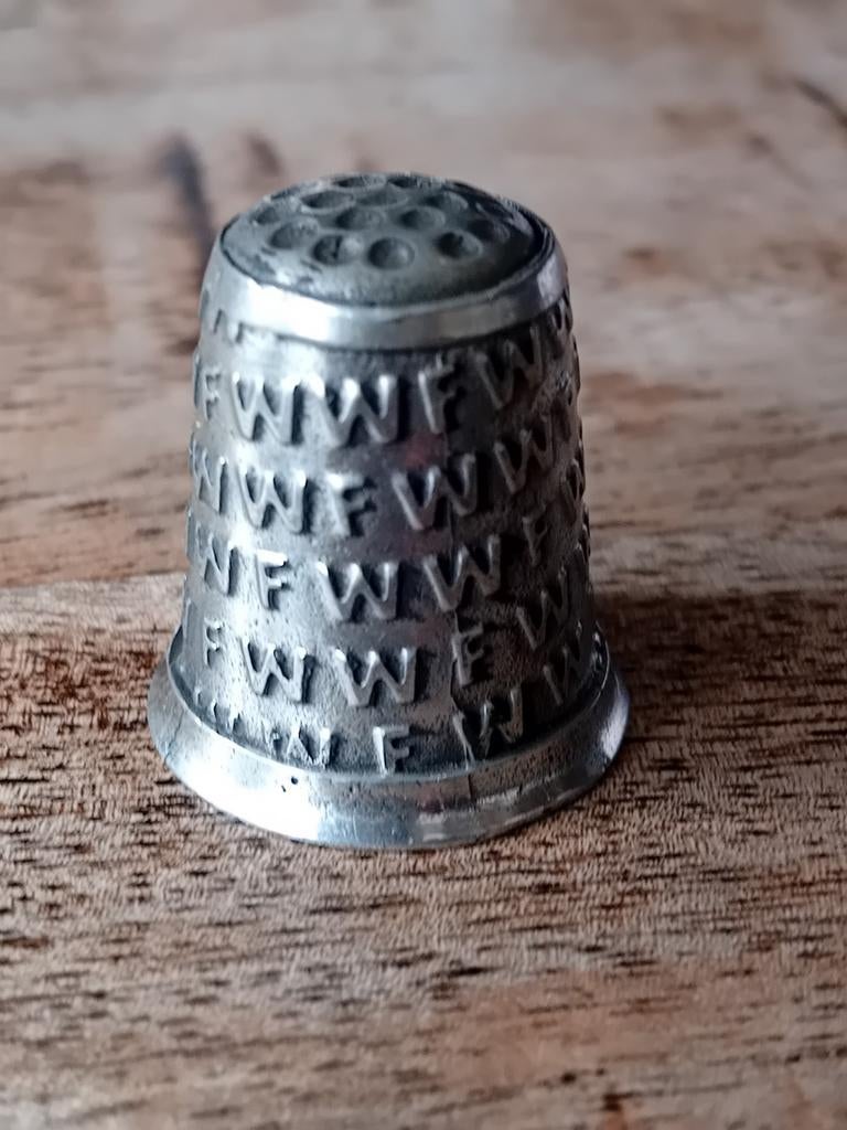 Vingerhoedjes verzamelen WWF vingerhoedje, Verzamelen, Vingerhoedjes, Ophalen of Verzenden, Zo goed als nieuw