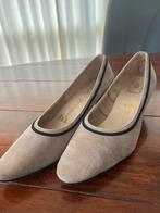 Van Bommel Boulevard pumps in nette staat 41, Ophalen of Verzenden, Gedragen, Beige, Pumps