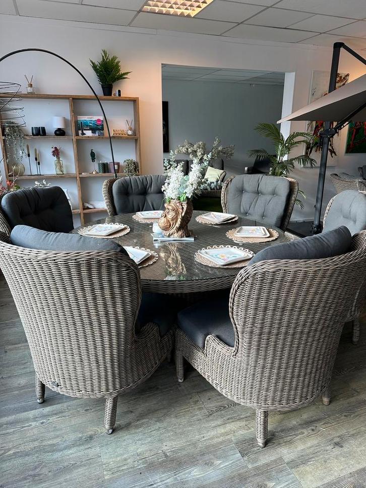 4 Seasons Outdoor (4SO) Luxe Tuinset – Ø170 cm + 6 stoelen, Tuin en Terras, Tuinsets en Loungesets, Zo goed als nieuw, Wicker