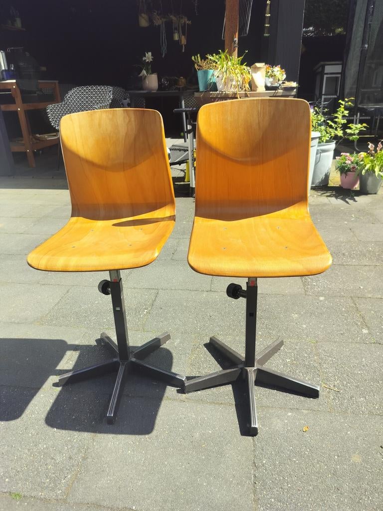 Vintage schoolstoeltjes - in hoogte verstelbaar, Huis en Inrichting, Stoelen, Gebruikt, Twee, Overige kleuren, Ophalen of Verzenden