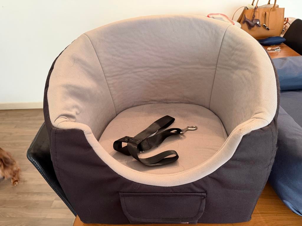 Hondenmand en honden autostoel, Ophalen, Zo goed als nieuw