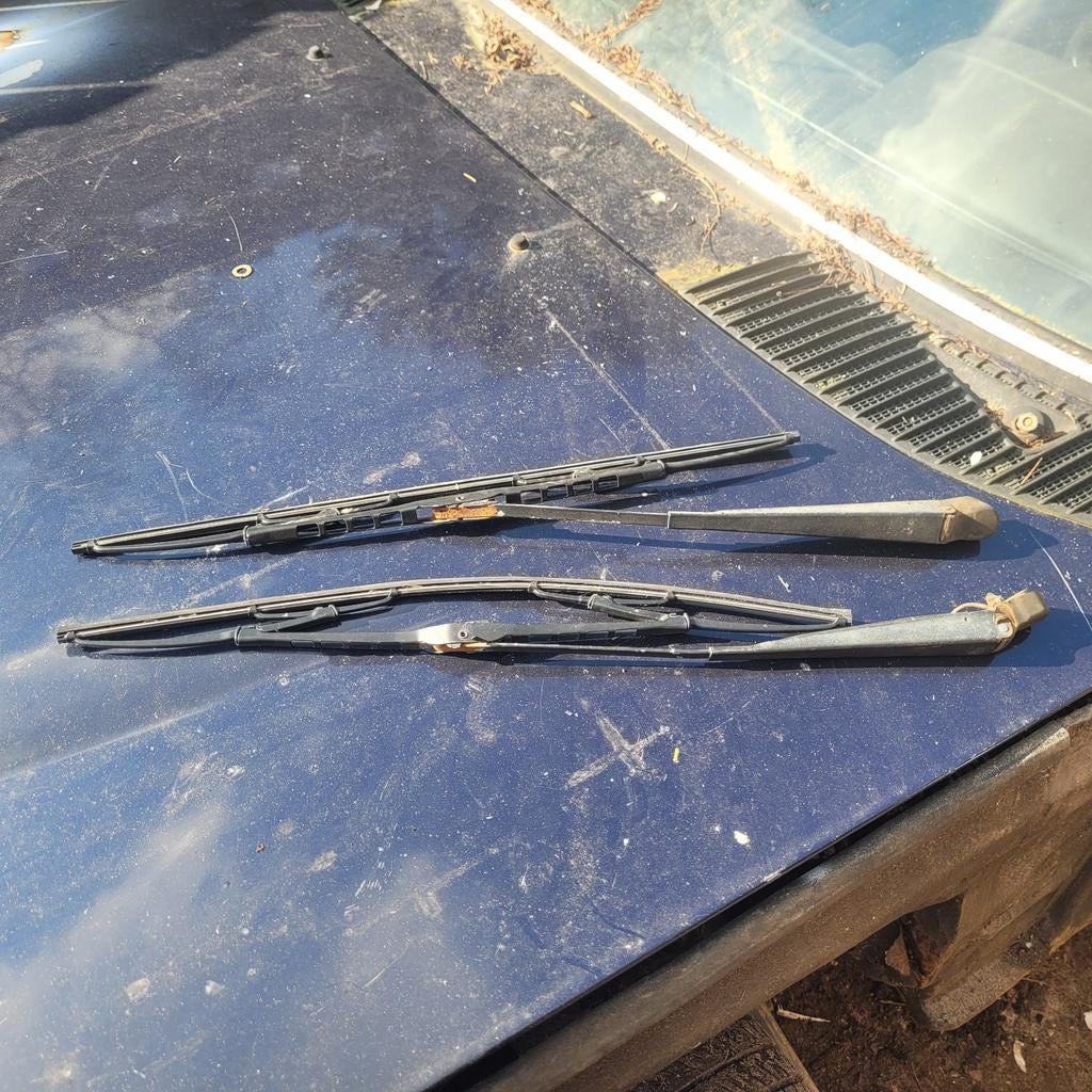Mercedes W123 Ruitenwisserarmen voor, Ophalen