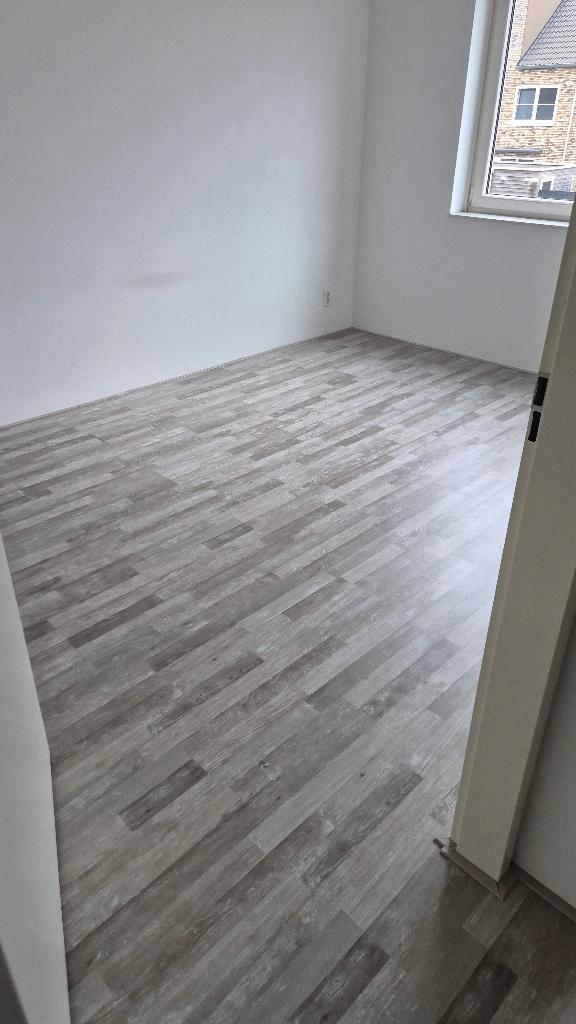 Grijs laminaat vloerverwarming 30m2 + 35m2, Huis en Inrichting, Stoffering | Vloerbedekking, Gebruikt, Laminaat, Grijs, 50 tot 75 m²