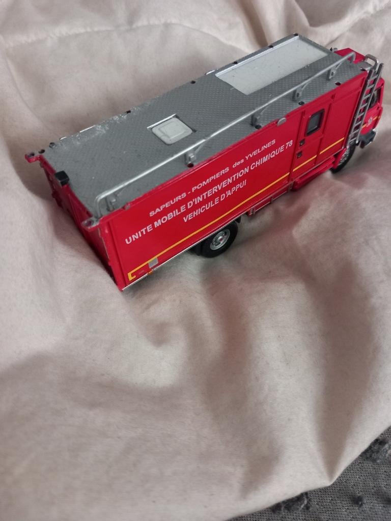 Renault brandweer france, Hobby en Vrije tijd, Modelauto's | 1:43, Ophalen of Verzenden, Zo goed als nieuw, Auto, Overige merken