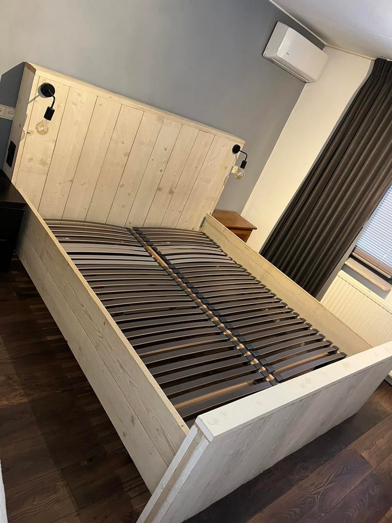 Bed van steigerhout inclusief lattenbodems en lampjes, Ophalen, Gebruikt, Overige kleuren, Steigerhout