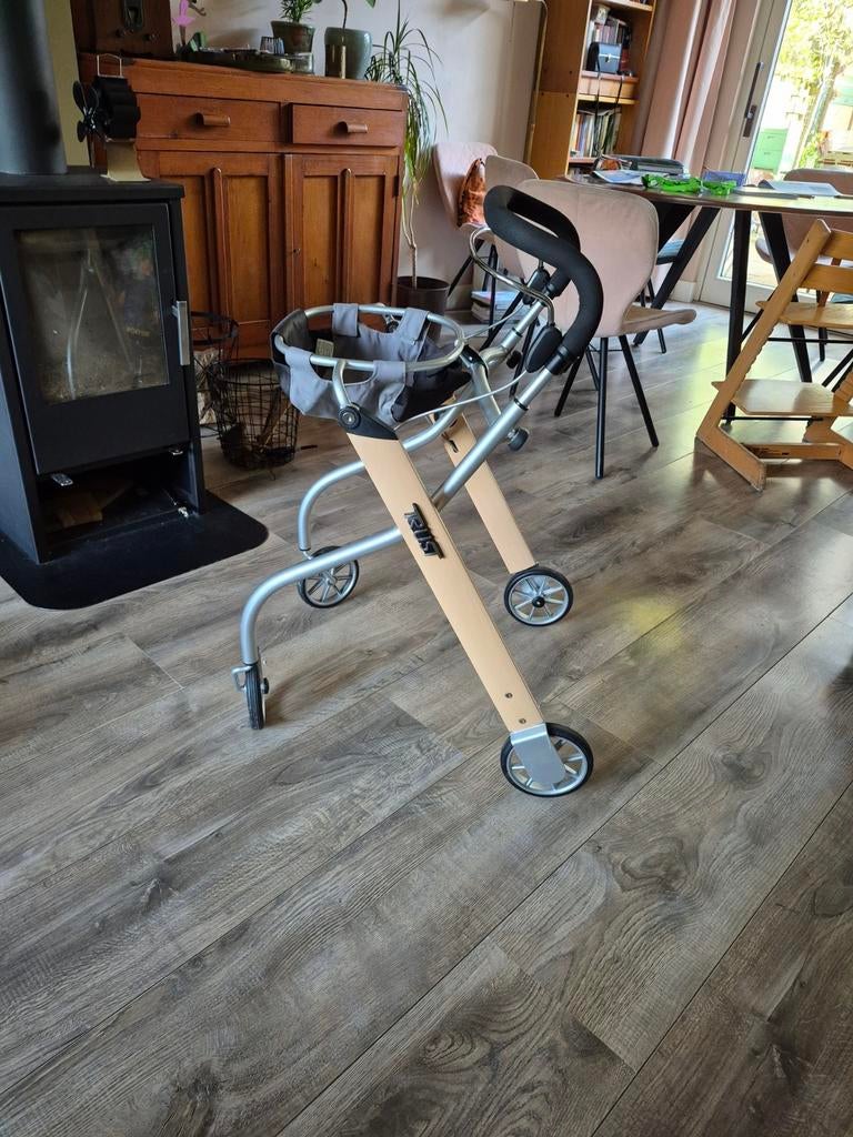Trust Care Rollator indoor lichtgewicht en opvouwbaar, Diversen, Ophalen, Opvouwbaar, Zo goed als nieuw